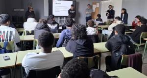 Una de les sessions celebrades en instituts