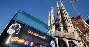 El Barcelona Bus Turístic davant la Sagrada Família / Pep Herrero