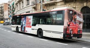 Imatge de la campanya 'Barcelona no té límits' a l'exterior dels busos / Pep Herrero