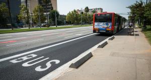 Carril bus pavimentat de nou a la part alta de la Diagonal / Pep Herrero