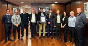 Foto grupal de l'acte celebrat a Zona Franca / Foto: Eloi Blanes