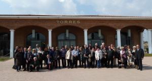Miembros de la Asociación durante la visita a las Bodegas Torres/ Asociación