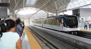 Els primers usuaris de la línia 1 del metro de Panamà, en l'obertura parcial de diumenge al matí / Metro de Panamá