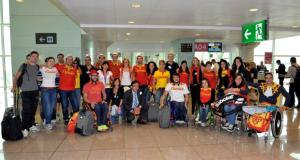 Els esportistes catalans a l’aeroport del Prat / M. Á. Cuartero