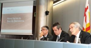 L’alcalde, Xavier Trias, en primer terme, al costat del president de TMB, Joaquim Forn, i el director general d’Autobusos, Jaume Tintoré, en l’acte de presentació / Ajuntament de Barcelona