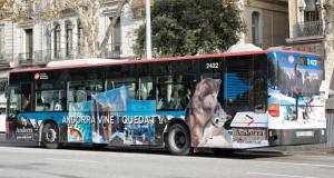 Campanya de Turisme d'Andorra en un bus estàndard / Promedios