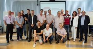 Foto de família del reconeixement a Horta, amb la participació de la presidenta de TMB, Laia Bonet