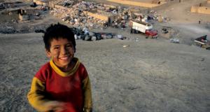 Nen en un abocador d'escombraries al Valle Sagrado de Lima / Juan Díaz (Global Humanitaria)