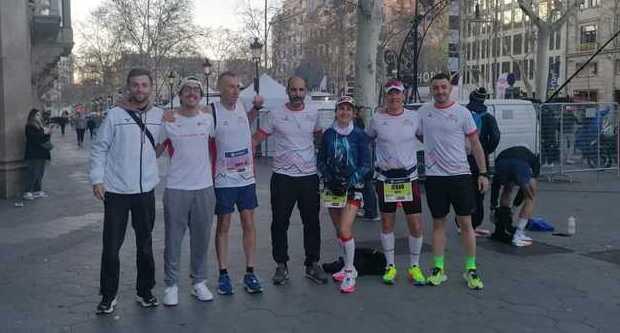 Una part dels membres del Club Atlètic TMB que van participar a la Marató