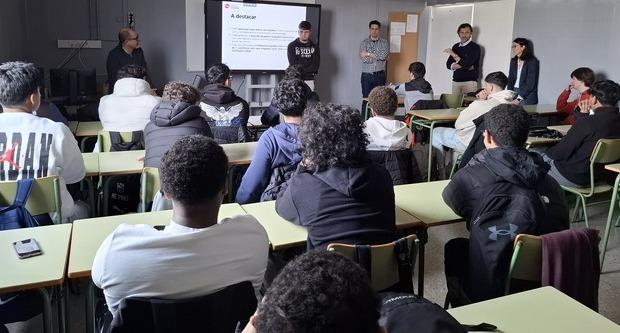 Una de les sessions celebrades en instituts