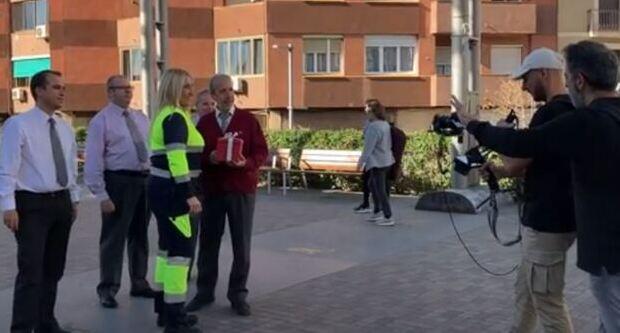 Moment del rodatge del vídeo nadalenc al barri de Sants