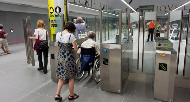L’estació Badalona / Pompeu Fabra, completament adaptada a persones amb mobilitat reduïda / Pep Herrero L’estació Badalona / Pompeu Fabra completament adaptada a persones amb mobilitat reduïda / Pep Herrero