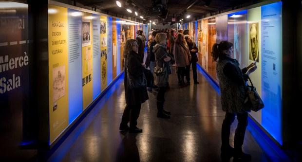 Vista general de l'exposició que homenatge la figura d'Adrià Gual / Pep Herrero