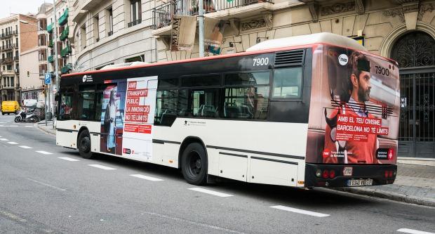 Imatge de la campanya 'Barcelona no té límits' a l'exterior dels busos / Pep Herrero Imatge de la campanya 'Barcelona no té límits' a l'exterior dels busos / Pep Herrero