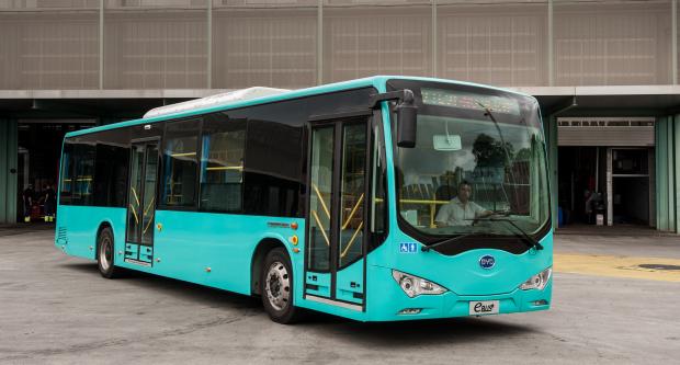 El bus elèctric BYD K9, versió de dues portes, que va estar a prova a Barcelona el 2012 / Pep Herrero