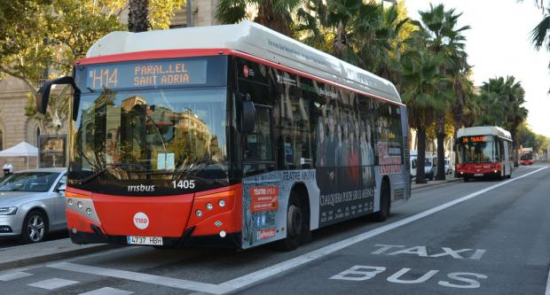 Autobús de la línia H14 al passeig de Colom / Hora Punta Autobús de la línia H14 al passeig de Colom / Hora Punta