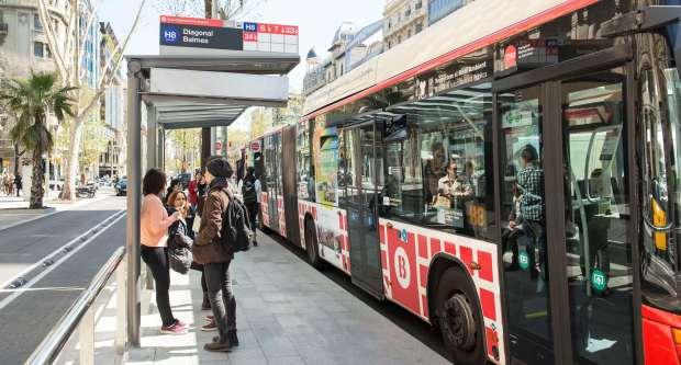 Imatge d'un bus de la línia H8 a Diagonal / Miguel Ángel Cuartero