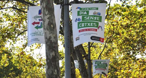 Banderoles que anuncien el Dia Sense Cotxes / Ajuntament de Barcelona
