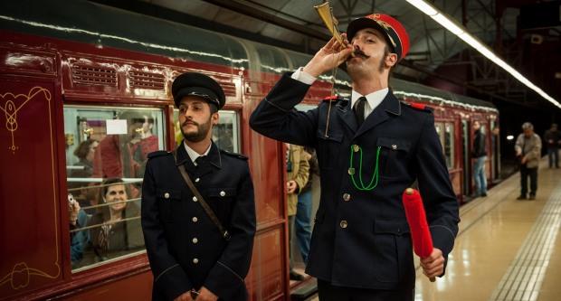 El cap d'estació i el revisor del tren històric / Pep Herrero