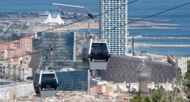 Panoràmica del litoral de Barcelona que es pot veure des de dalt de les cabines del Telefèric de Montjuïc / Pep Herrero