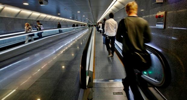 Trànsit de passatgers a l'intercanviador de Diagonal / Sílvia T. Colmenero Trànsit de passatgers a l'intercanviador de Diagonal / Sílvia T. Colmenero