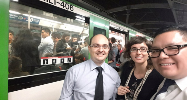 Mercedes Vidal, presidenta de TMB, al centre, junt amb el conseller delegat, Enric Cañas, en una visita al metro de Lima / Hora Punta