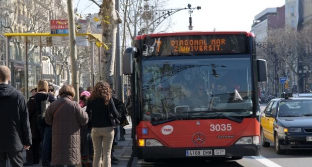 La línia 7 de bus circula per gairebé tota l'av. Diagonal / Pep Herrero