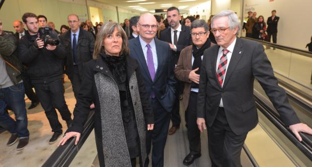 Marín, Hoffman, Vila, Tejedor i Trias al passadís que connecta l'estació de Fira i el recinte firal de Gran Via / Pep Herrero