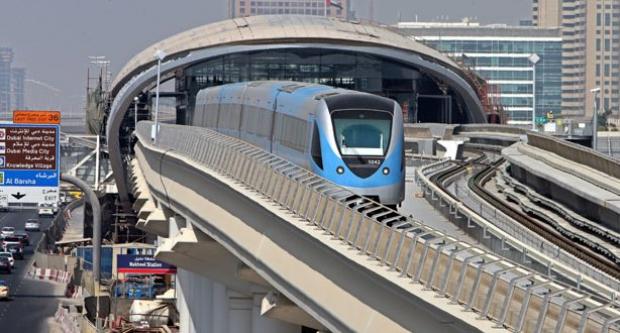 Metro de Dubai, inaugurat el 2009 / Hora Punta Metro de Dubai, inaugurat el 2009 / Hora Punta