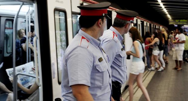 Les forces de seguretat públiques i la vigilància privada de Metro es complementen / ACN