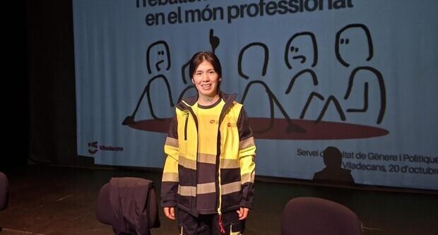 La Heidi durant la seva ponència a teatre Atrium de Viladecans / Foto: Mercedes Gonzálvez
