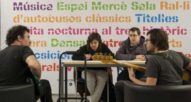 Un duet passant les proves d'apitud dels músics del metro / Miguel Ángel Cuartero Un duet passant les proves d'apitud dels músics del metro / Miguel Ángel Cuartero