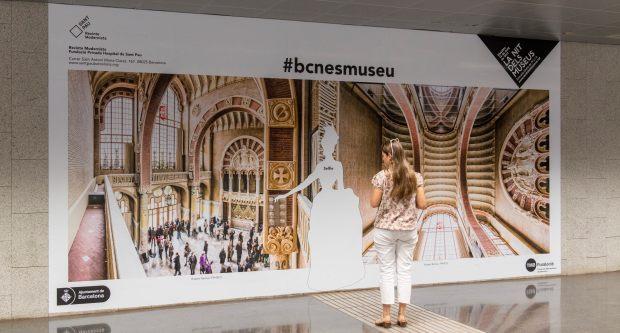 Un dels vinils que es poden veure en diferents estacions de metro / Miguel Ángel Cuartero