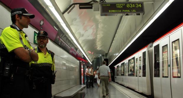 Patrulla de la Guàrdia Urbana en una estació de metro / ACN