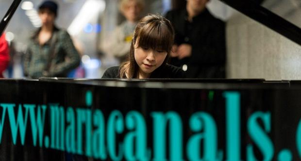 Piano instal·lat a l'estació de metro de Diagonal / Pep Herrero