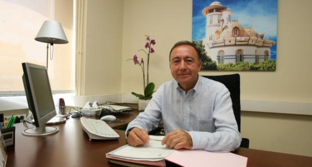 Antoni Poveda al seu despatx Antoni Poveda al seu despatx
