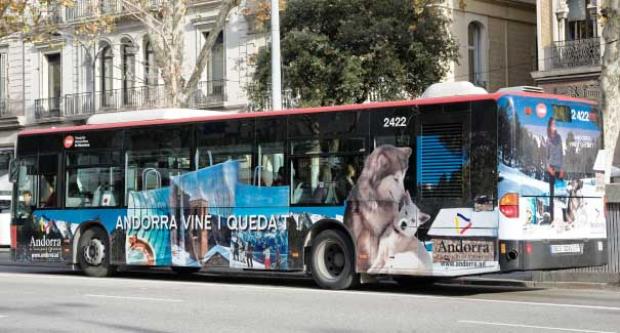 Campanya de Turisme d'Andorra en un bus estàndard / Promedios