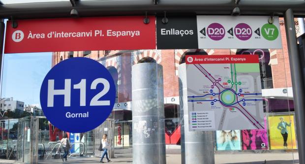 Senyalització especial a la parada de la línia H12 sentit Gornal / J. Gabriel Gallart