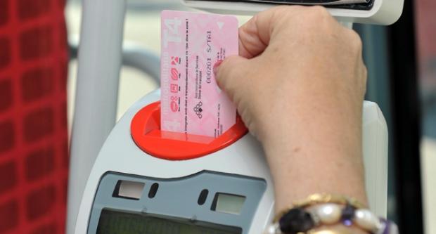 Validació amb una T-4 a l'autobús / M.A. Cuartero