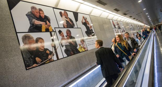 La mostra fotogràfica "Som diferents, som únics" es pot veure durant tot el mes en el passadis d'enllaç entre les línies 3 i 5 de Diagonal / Pep Herrero