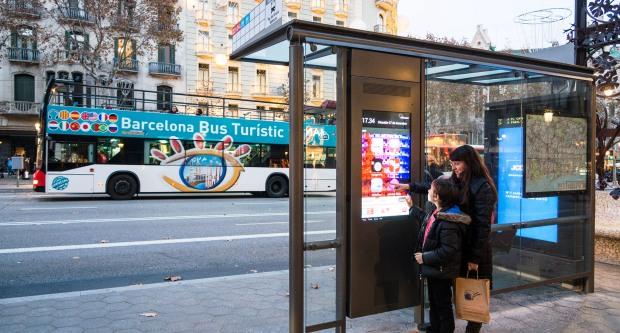 El passeig de Gràcia compta amb 8 parades de bus intel·ligents / Pep Herrero