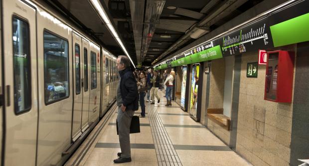 Andana de l'estació de metro de Passeig de Gràcia / Miguel Àngel Cuartero Andana de l'estació de metro de Passeig de Gràcia / Miguel Àngel Cuartero