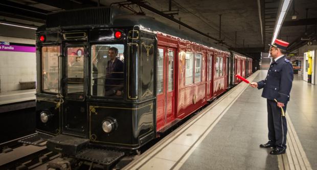 El tren històric a l'estació de Sagrada Família / Pep Herrero