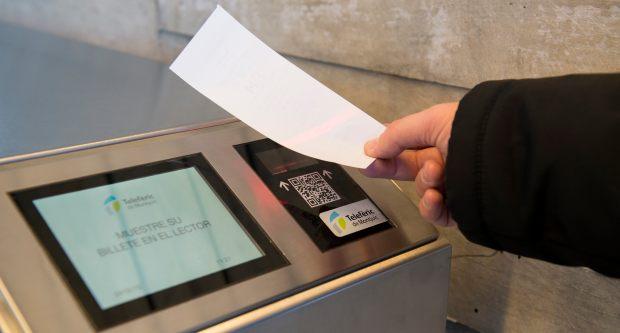 Noves validadores al telefèric de Montjuïc amb lector de codi QR / Miguel Ángel Cuartero
