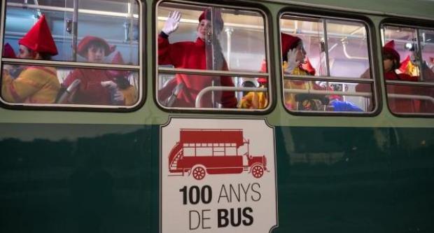 També l'any del centenari de Bus, la cavalcada va picar l'ullet a la commemoració / Foto: Miguel Ángel Cuartero També l'any del centenari de Bus, la cavalcada va picar l'ullet a la commemoració / Foto: Miguel Ángel Cuartero