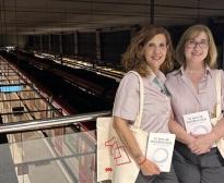Les dues guanyadores amb els seus regals
