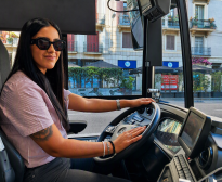 La Paula al volant en un dels seus dies de servei / Foto: Carme Becerra (TMB)