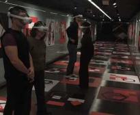 Visita a l'exposició immersiva / Foto: Laura Martínez (TMB)