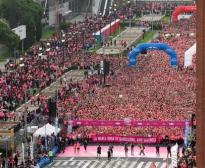 La Cursa de la Dona reuneix cada any una enorme 'marea rosa'