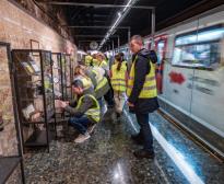 La GenTMB durant la visita de l'estació de Gaudí / Foto: Pep Herrero